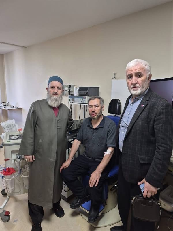 Camide temizlik yapan imama çirkin saldırı
