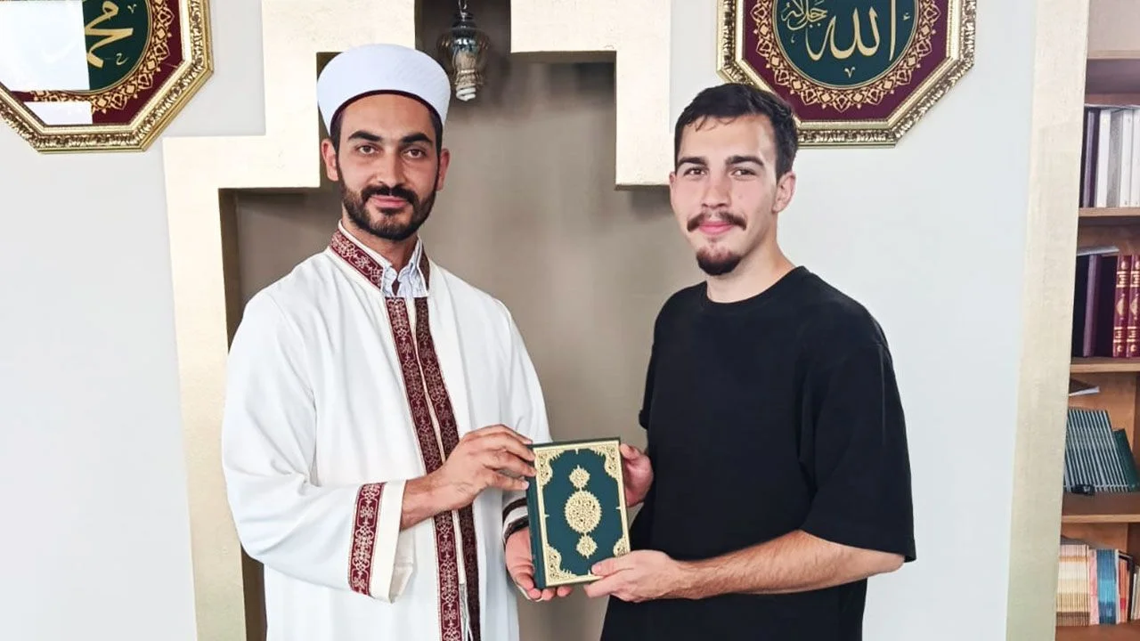 Romanya'da 21 yaşındaki genç Kelime-i Şehadet getirerek Müslüman oldu