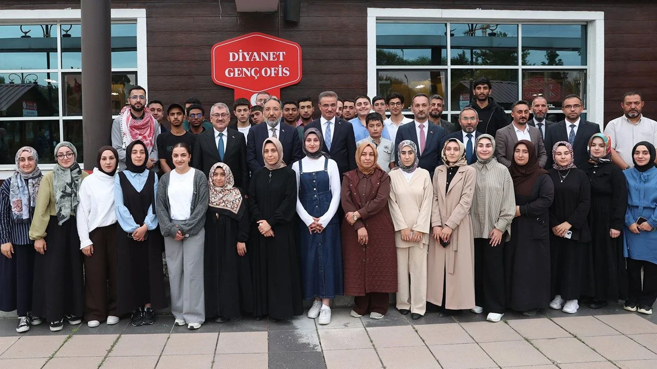 Diyanet İşleri Başkanı Arpaguş'tan gençlere ilim ve gurbet tavsiyesi